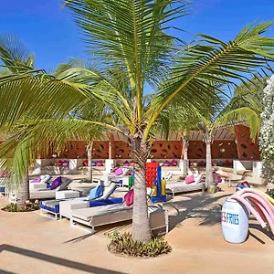 https://resort-lamantin-beach-and-spa-managed-by-accor.hotelsdakar.com
